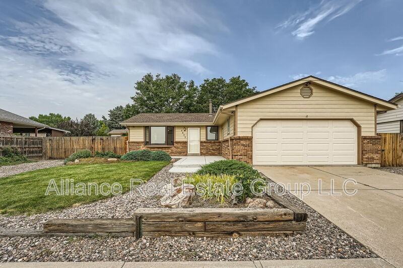 4653 S Cole St - Photo 2 of 11