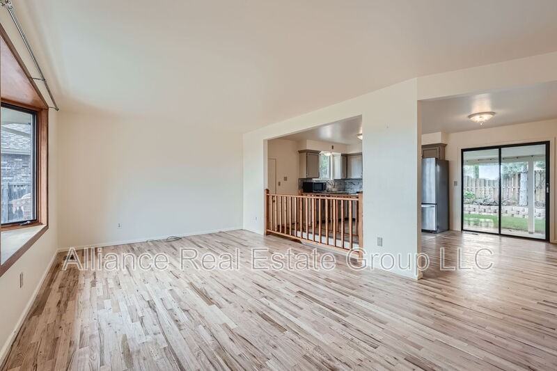 4653 S Cole St - Photo 3 of 11