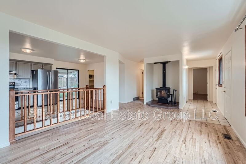 4653 S Cole St - Photo 4 of 11