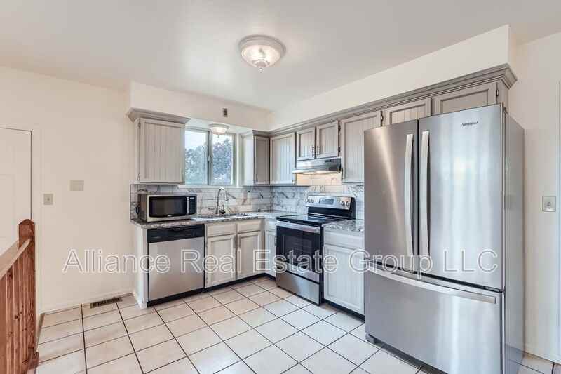 4653 S Cole St - Photo 5 of 11