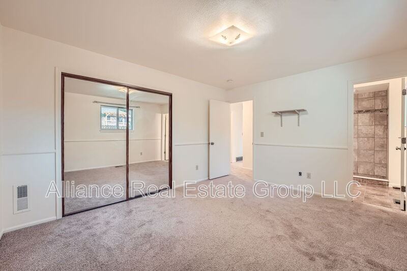 4653 S Cole St - Photo 6 of 11