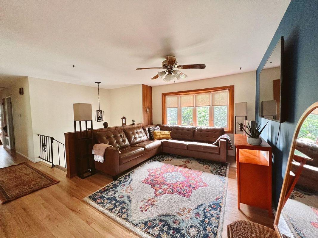 7 Heritage Dr - Photo 2 of 13