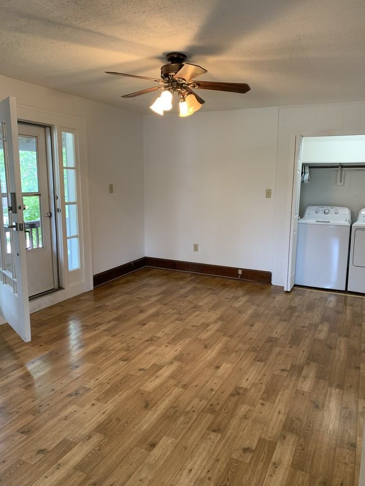 219 S 19th St #B - Photo 4 of 17