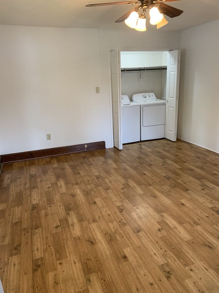 219 S 19th St #B - Photo 5 of 17