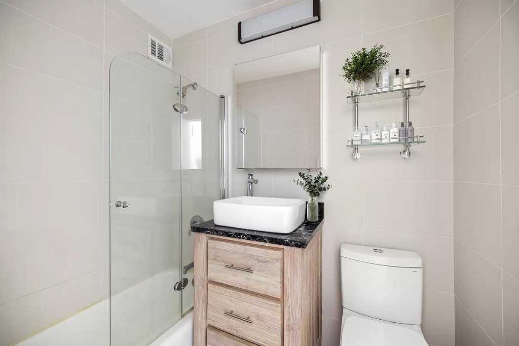 W 21st St #5D - Photo 3 of 8