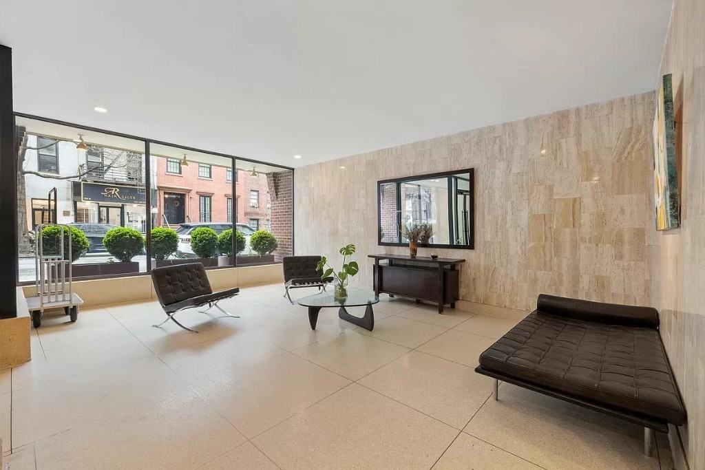 W 21st St #5D - Photo 5 of 8