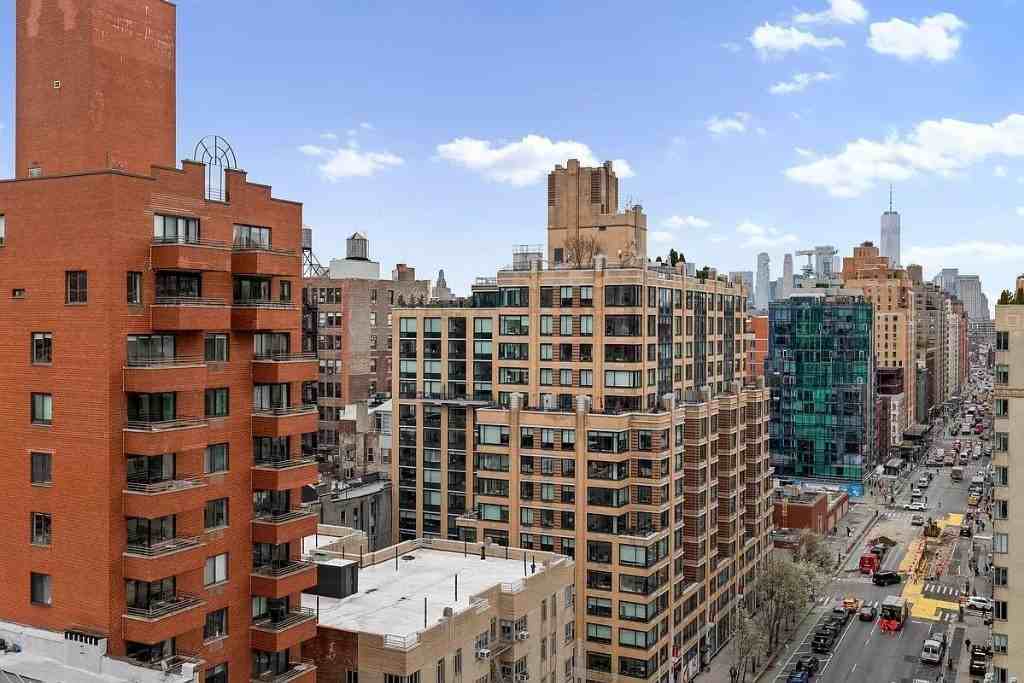 W 21st St #5D - Photo 7 of 8