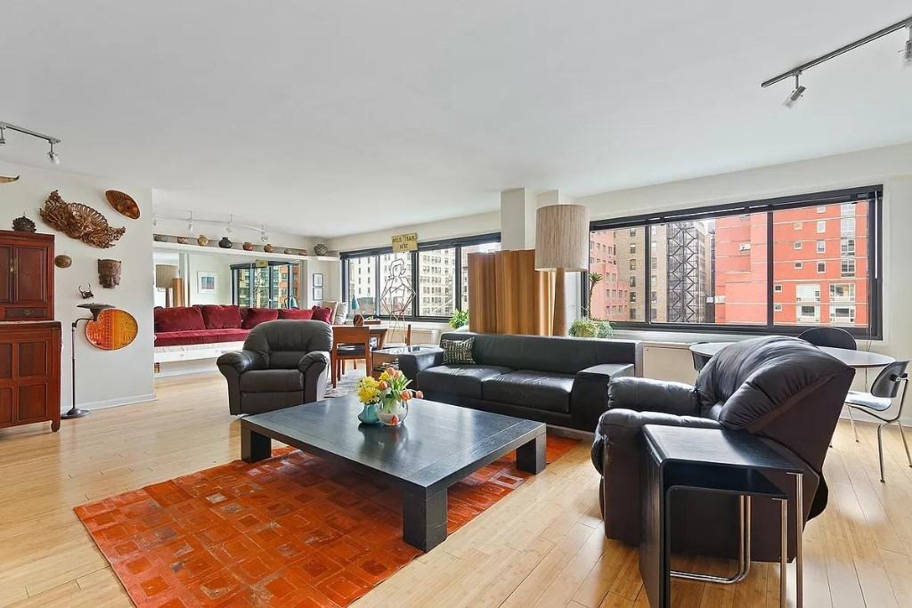 W 21st St #10CDE - Photo 2 of 5