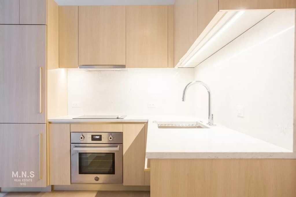 W 19th St #1E - Photo 4 of 13