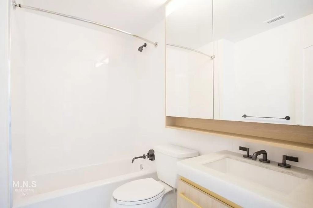 W 19th St #1E - Photo 6 of 13