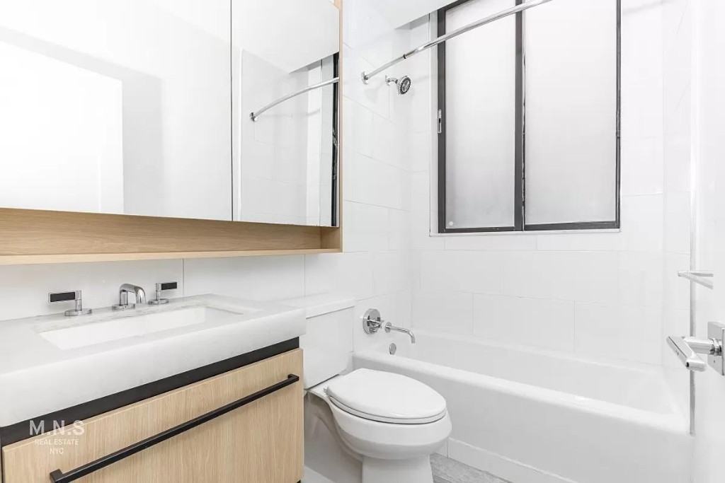 W 19th St #9L - Photo 4 of 11