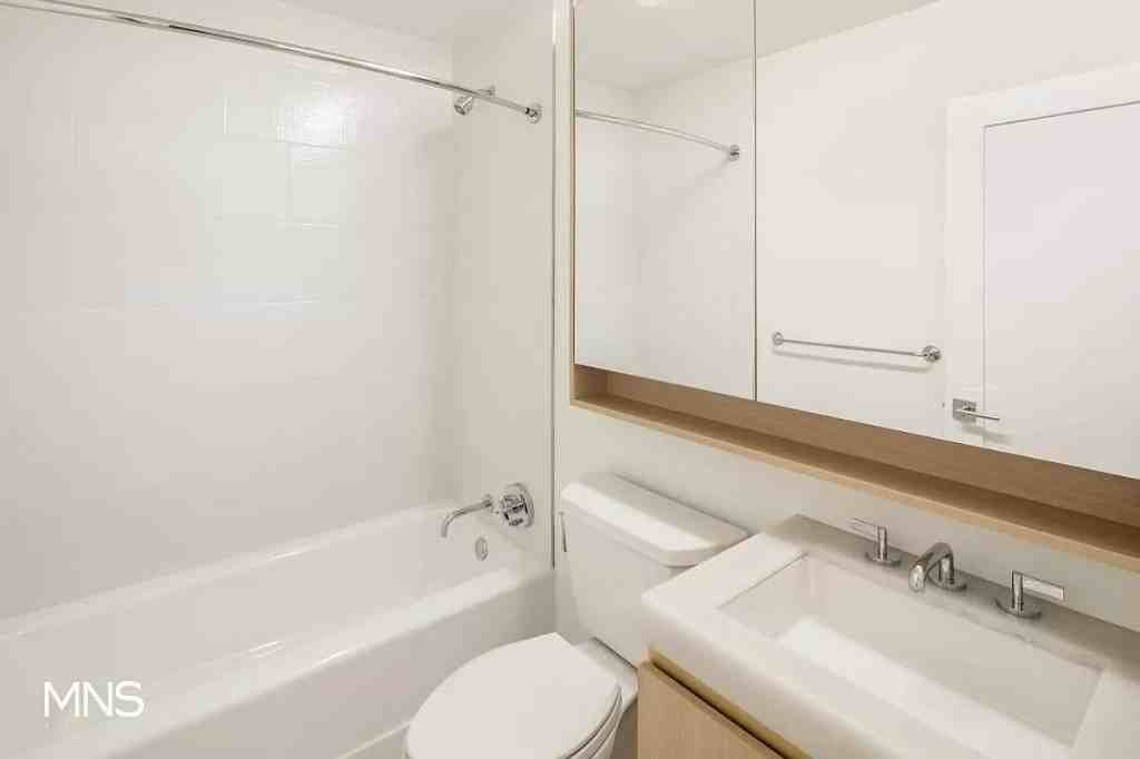 W 19th St #6G - Photo 5 of 11