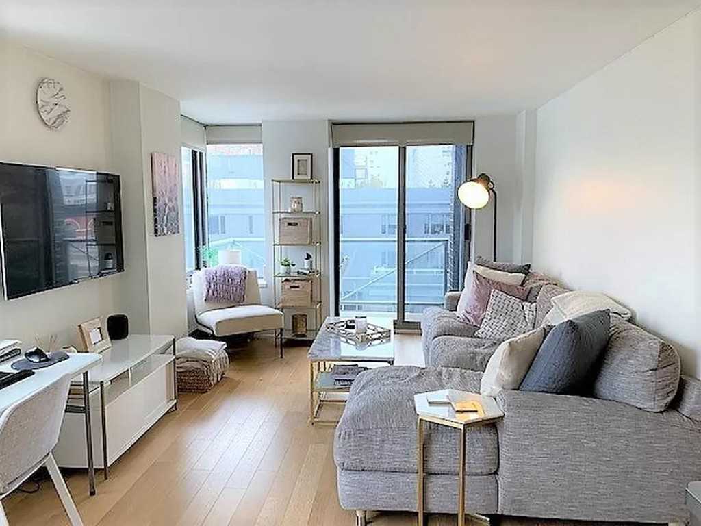 W 17th St #8G - Photo 3 of 19