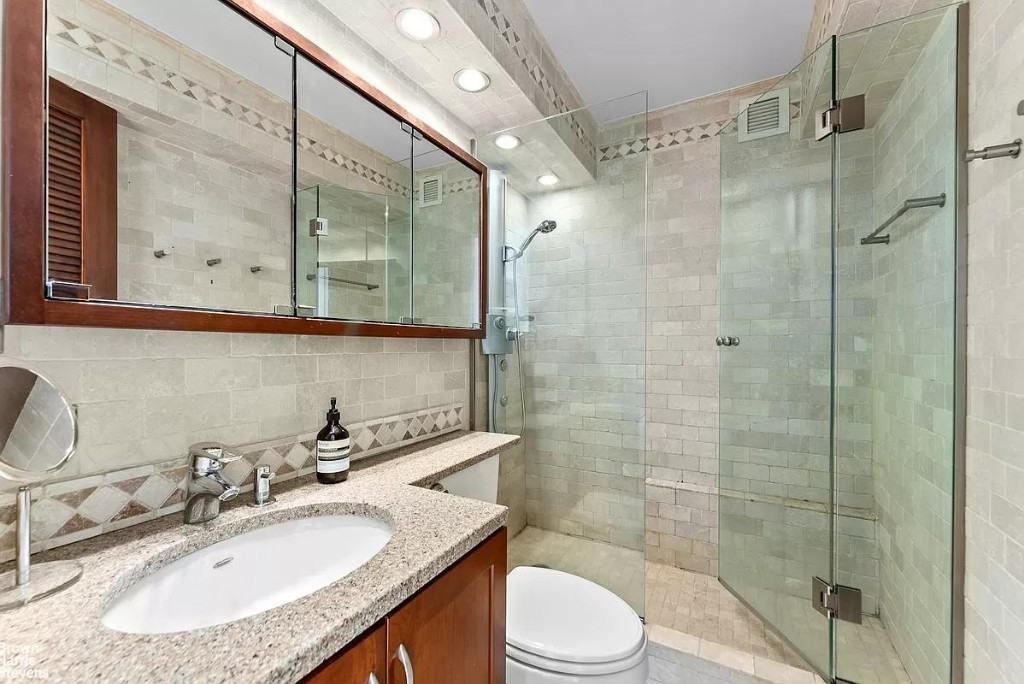 W 17th St #16F - Photo 7 of 11