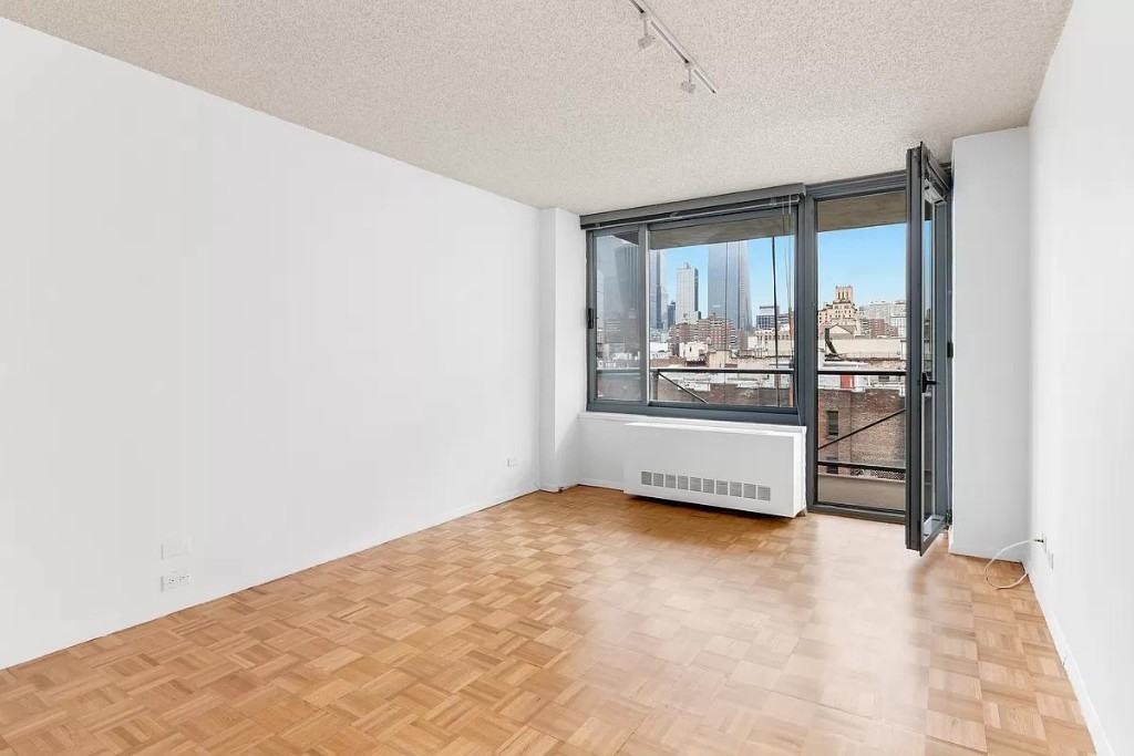 W 17th St #7A - Photo 3 of 8