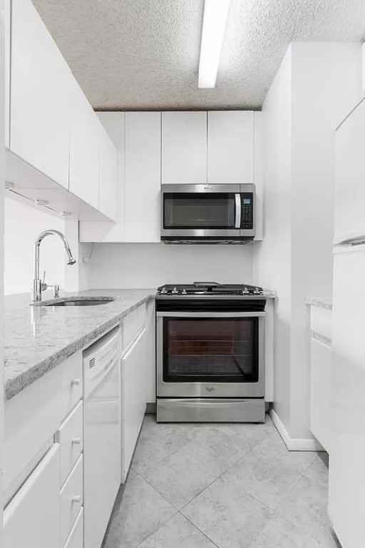 W 17th St #7A - Photo 5 of 8