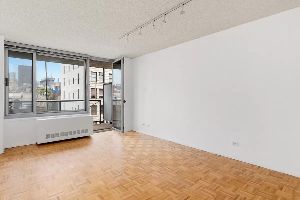 W 17th St #7A - Photo 6 of 8