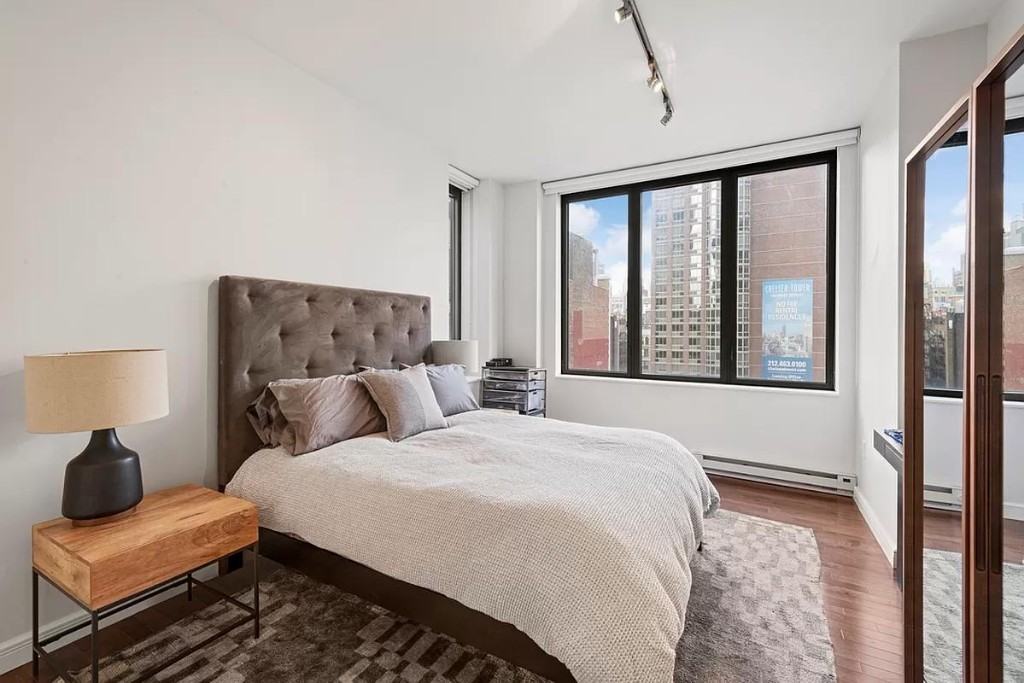 W 24th St #15H - Photo 5 of 18