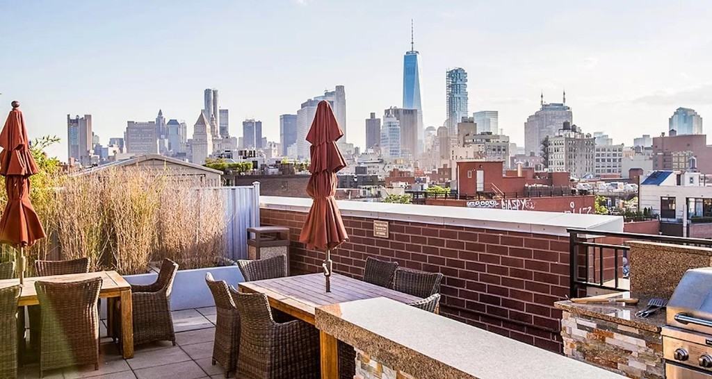 Chrystie St #915 - Photo 2 of 10