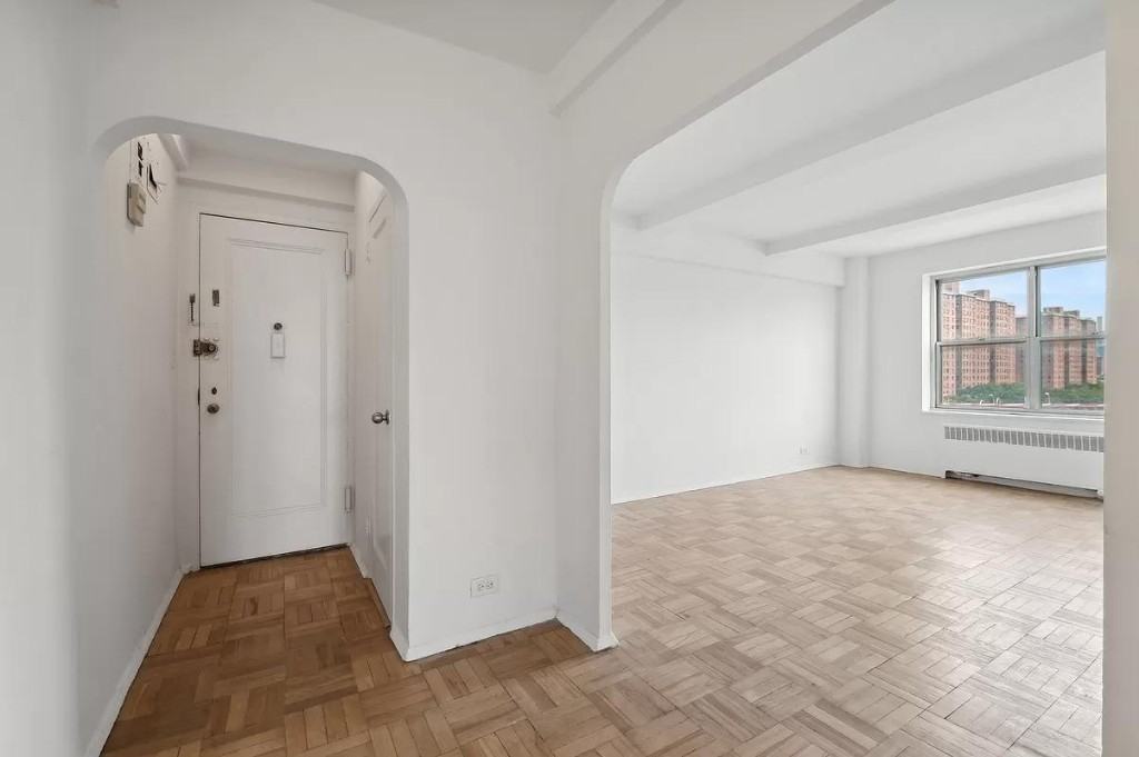 Grand St #C8E - Photo 3 of 13