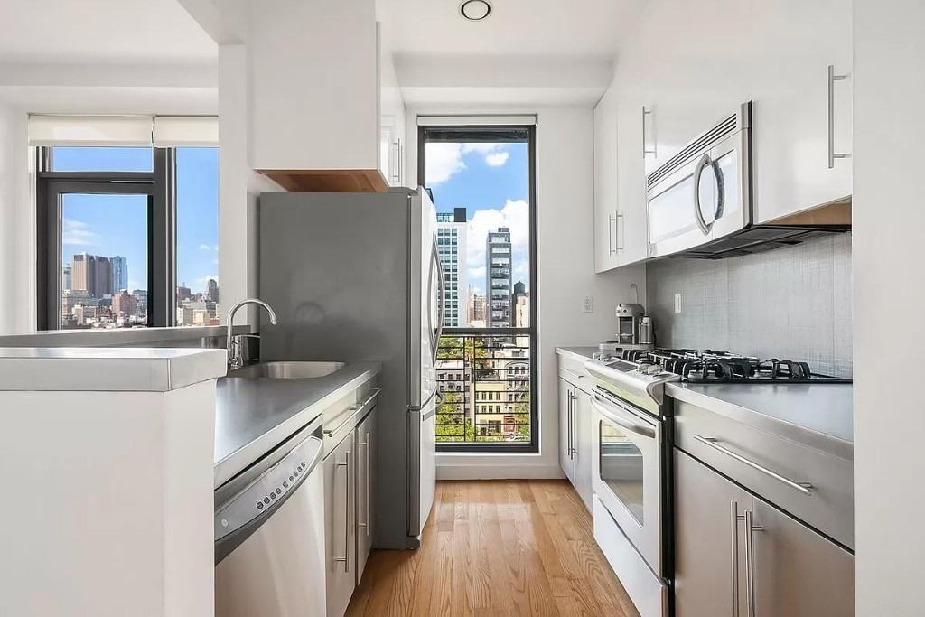 Delancey St #8D - Photo 6 of 8