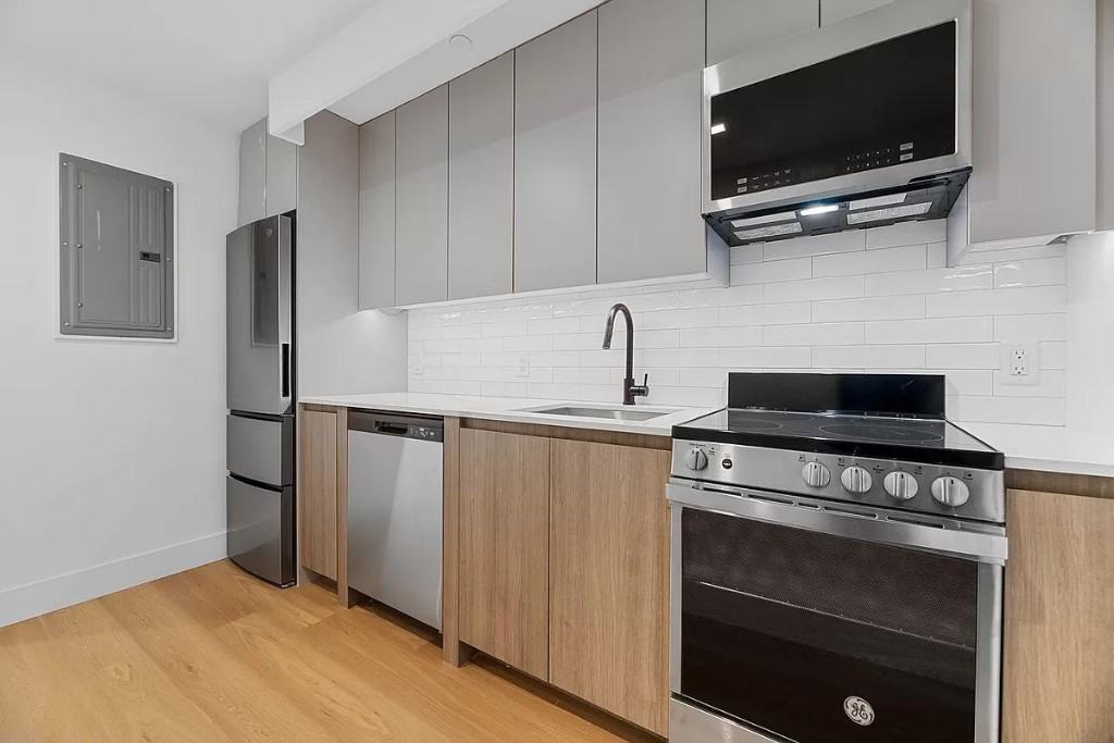 Pitt St #12D - Photo 2 of 9