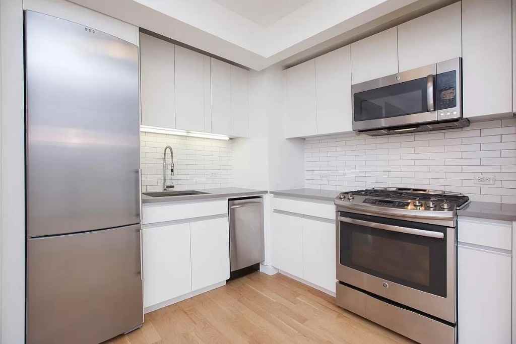 E Houston St #10A - Photo 2 of 11