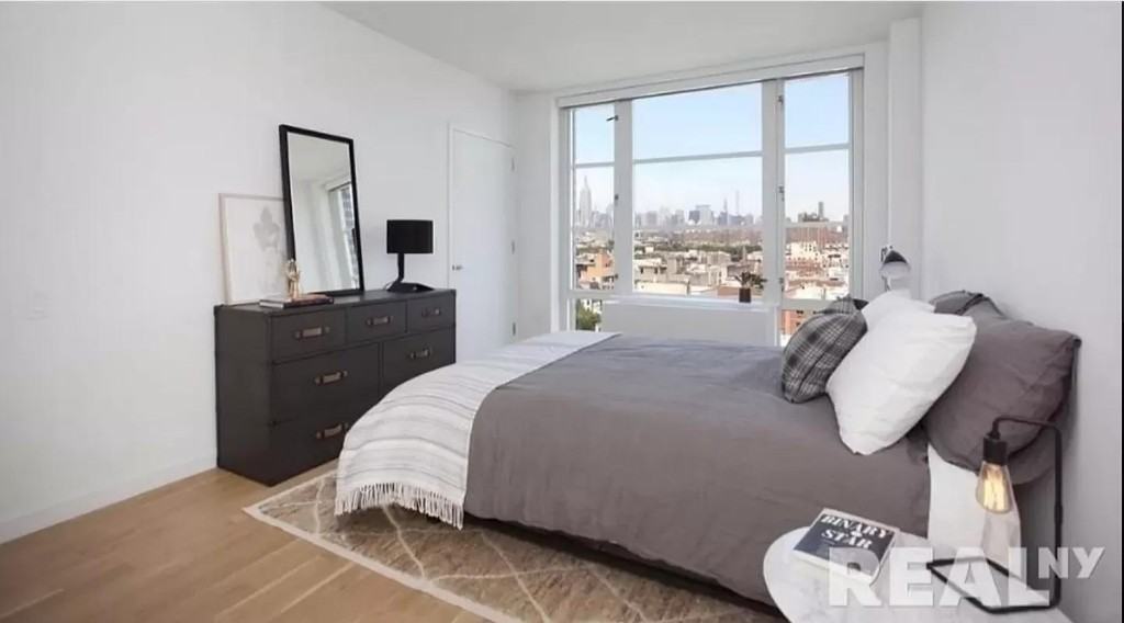 E Houston St #9F - Photo 4 of 12