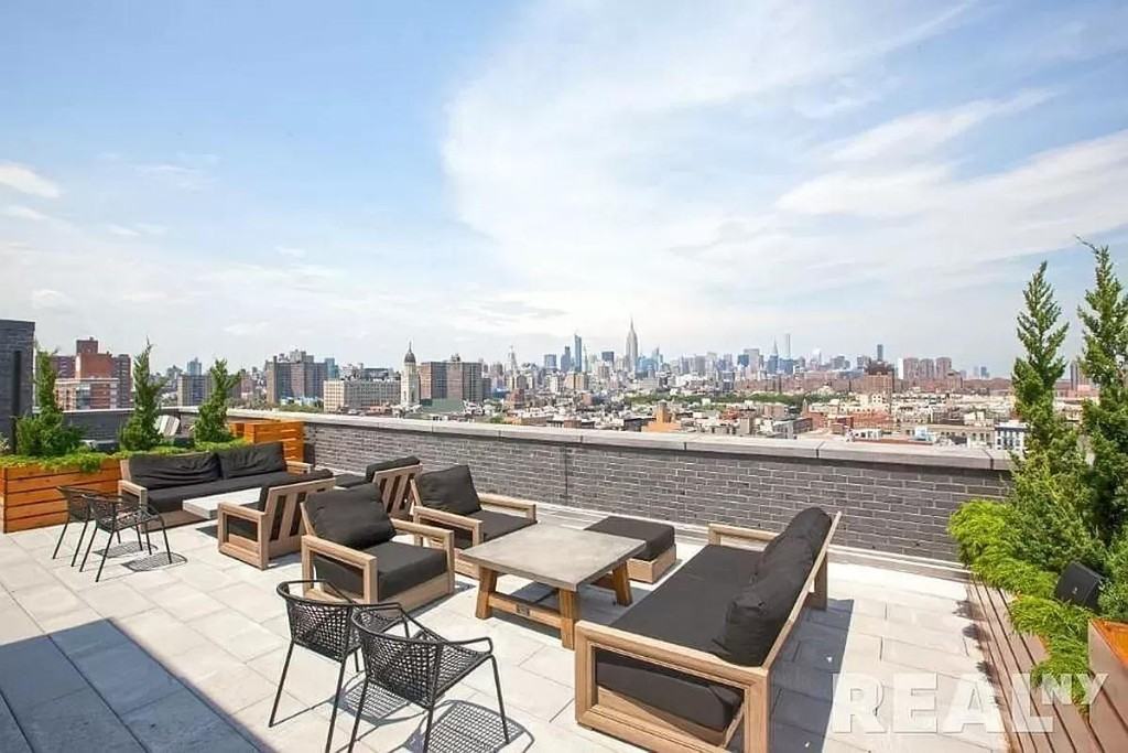 E Houston St #9F - Photo 7 of 12