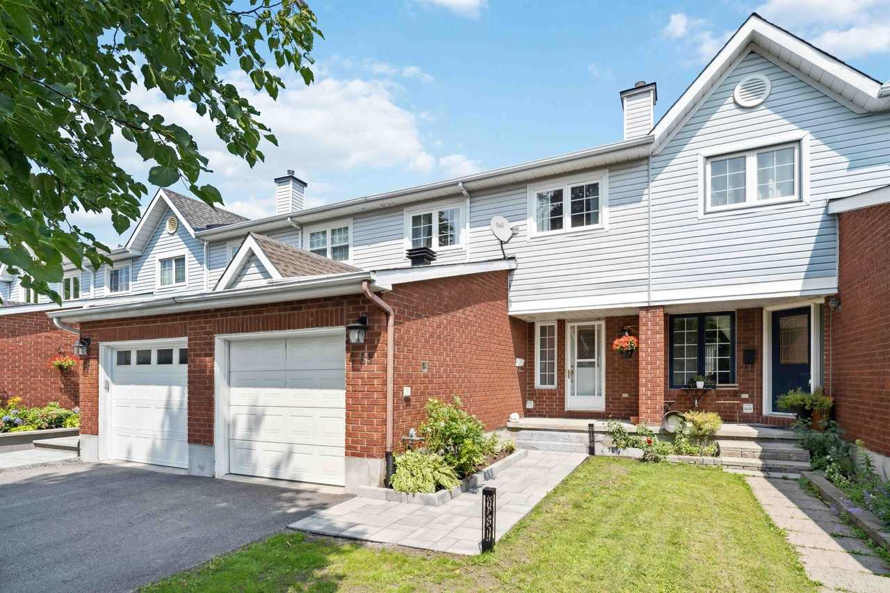 89 Langstrom Cres #1 - Photo 2 of 11