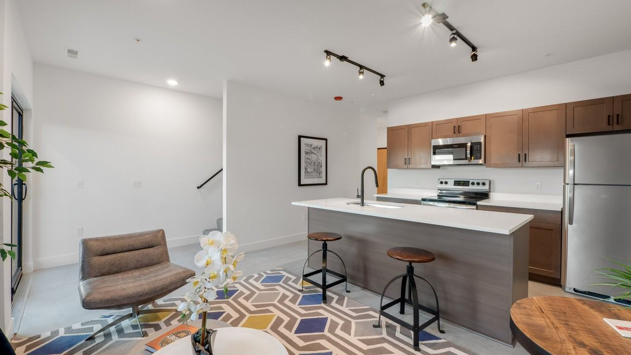 MAC1201 - Photo 2 of 33