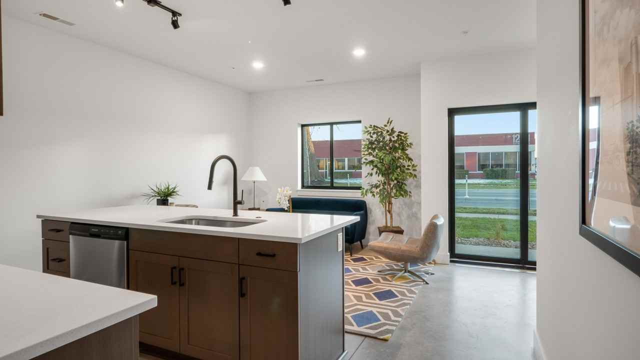 MAC1201 - Photo 3 of 33