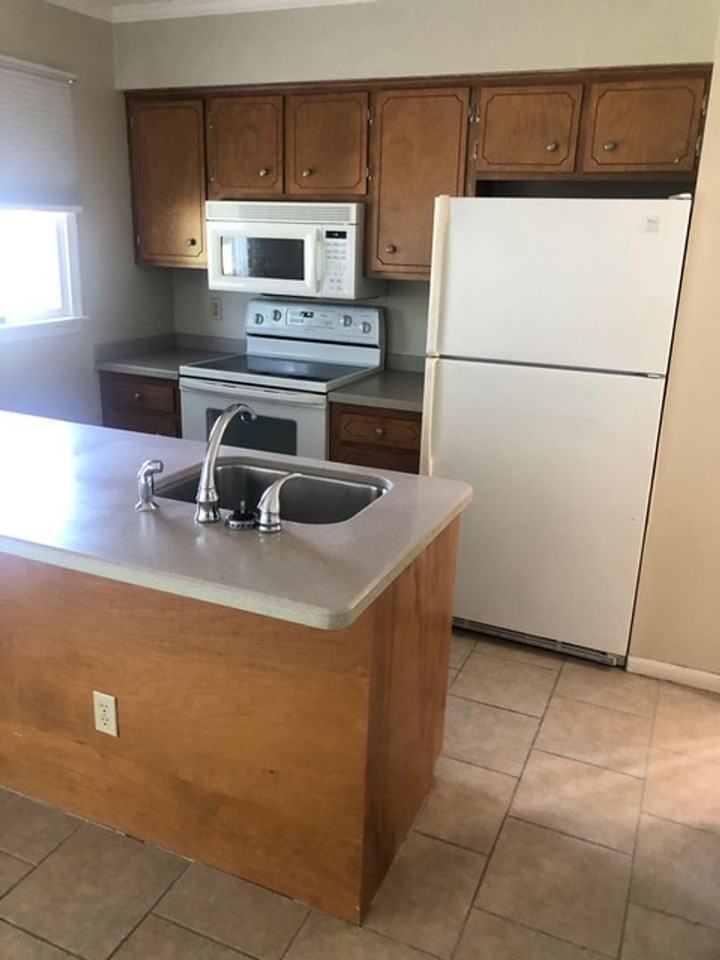 325 S Spinnaker Ln - Photo 2 of 2