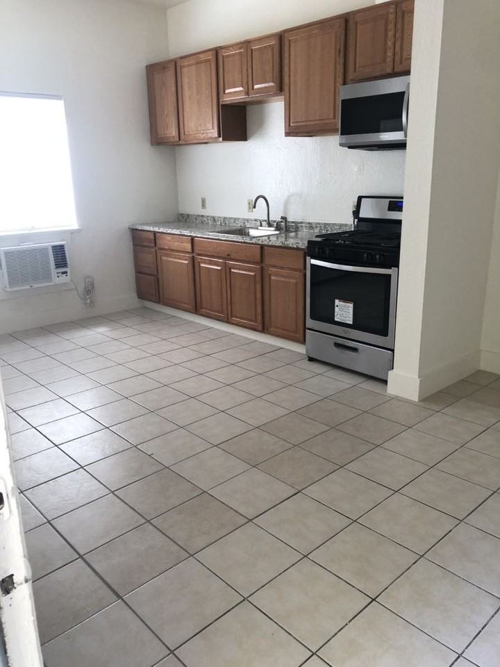 1536 Montgomery St - Photo 2 of 8