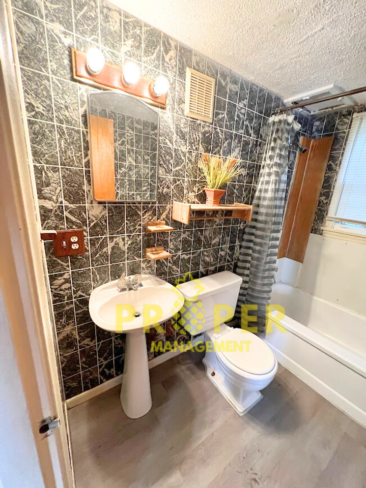 53 E Parkwood Dr - Photo 4 of 11