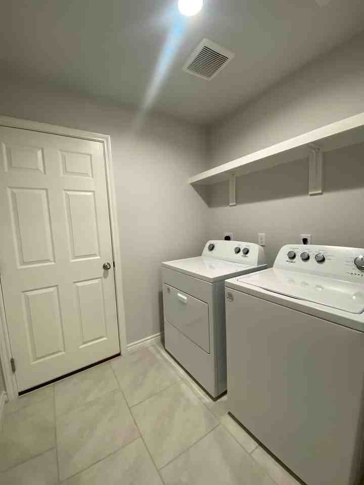 1517 Pleasant Dr - Photo 7 of 30