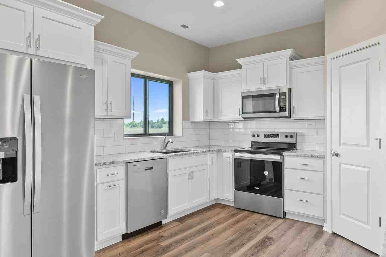 7002 Serpentine Dr - Photo 5 of 17