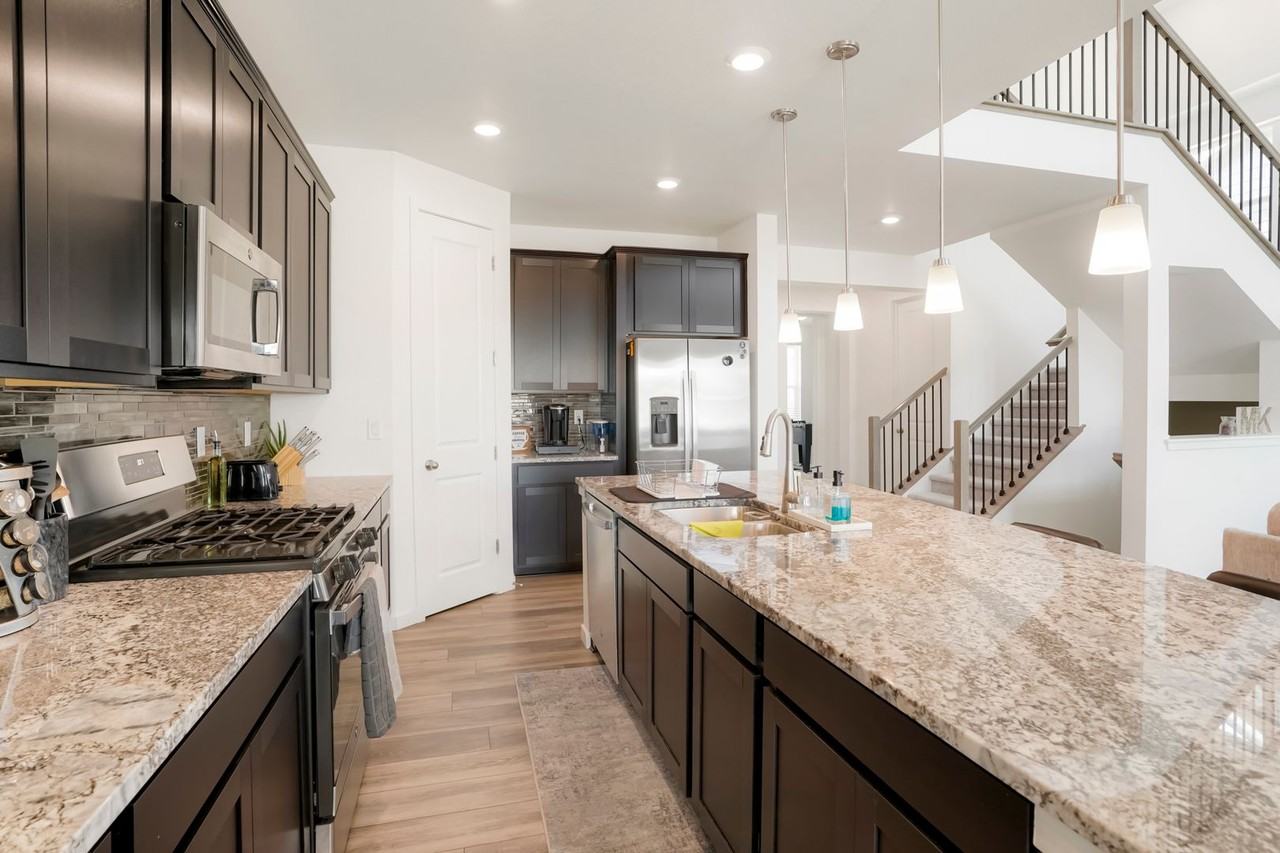 10962 Memphis St - Photo 4 of 44