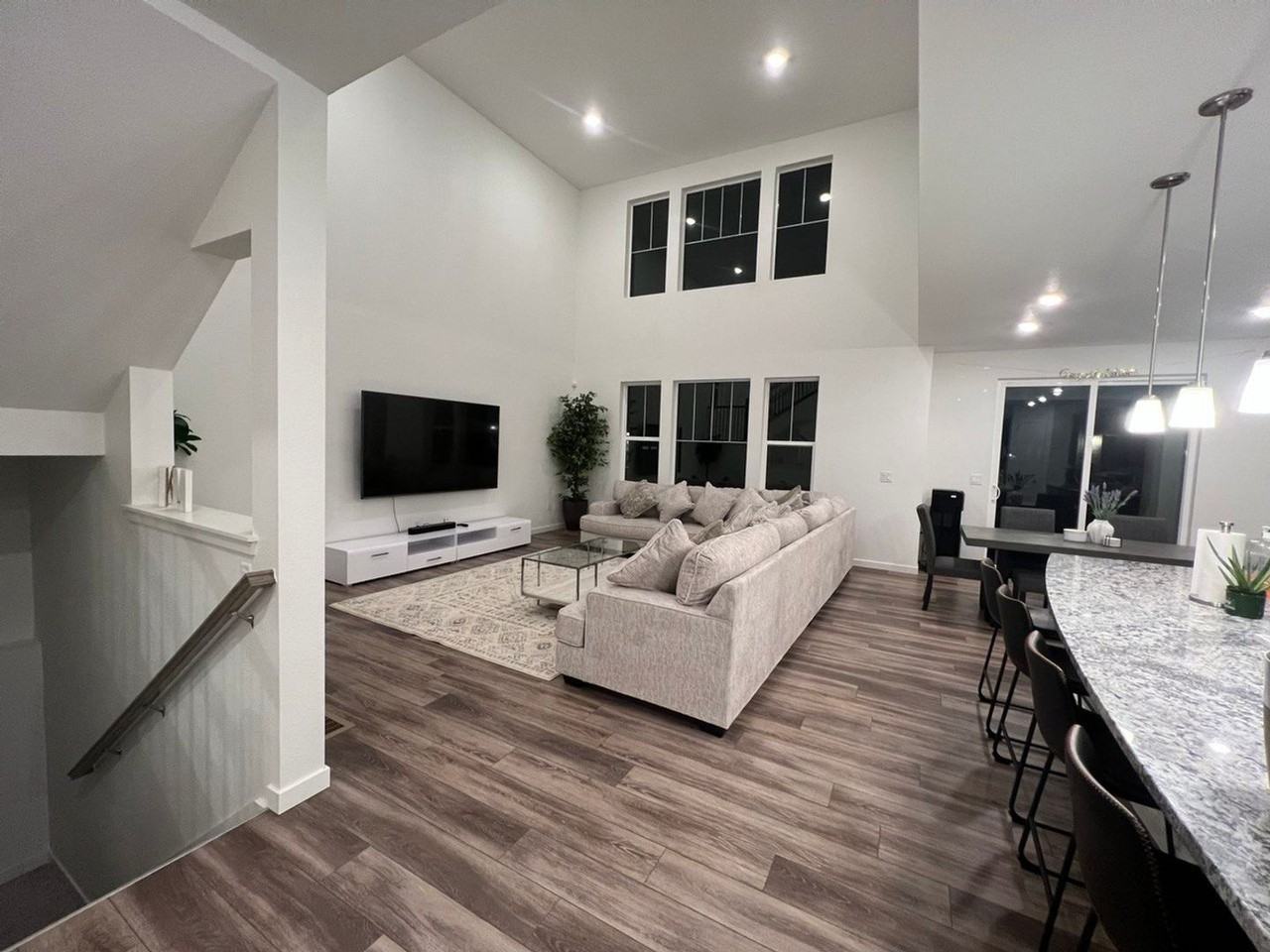 10962 Memphis St - Photo 6 of 44