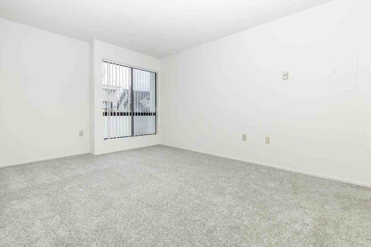 1000 S Catalina Ave - Photo 5 of 37