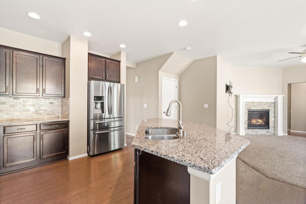 303 Tahoe Dr - Photo 4 of 20