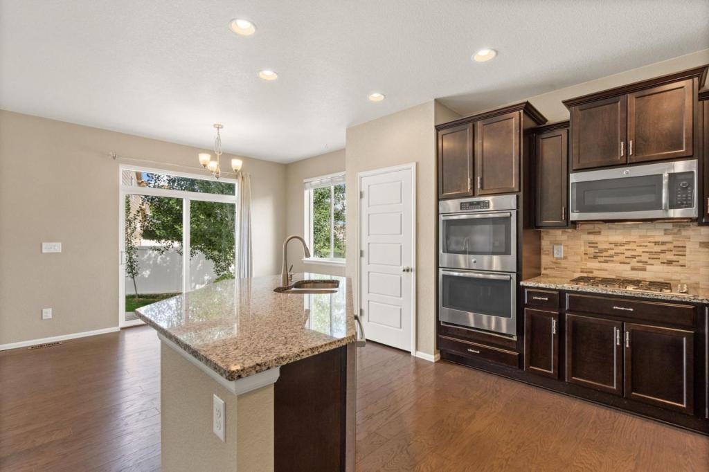 303 Tahoe Dr - Photo 5 of 20