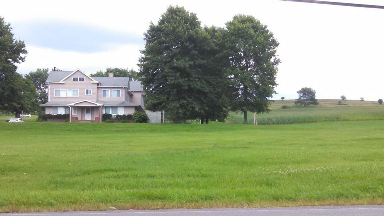 108 Seneca Lane - Photo 3 of 16