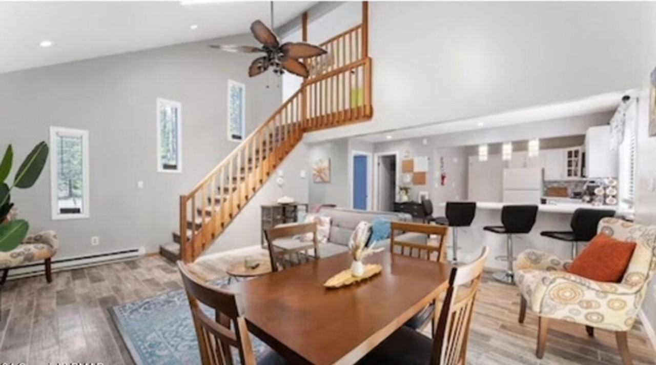 9197 Buttonwood Ct - Photo 2 of 6