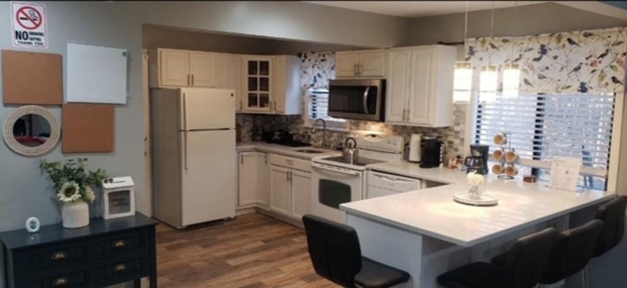 9197 Buttonwood Ct - Photo 3 of 6