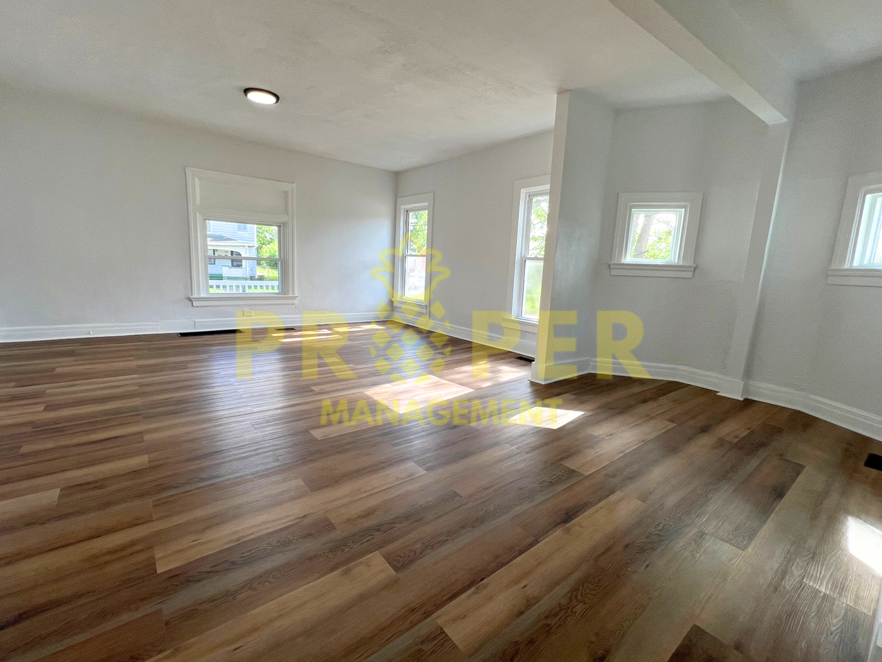 1337 W Riverview Ave - Photo 2 of 16