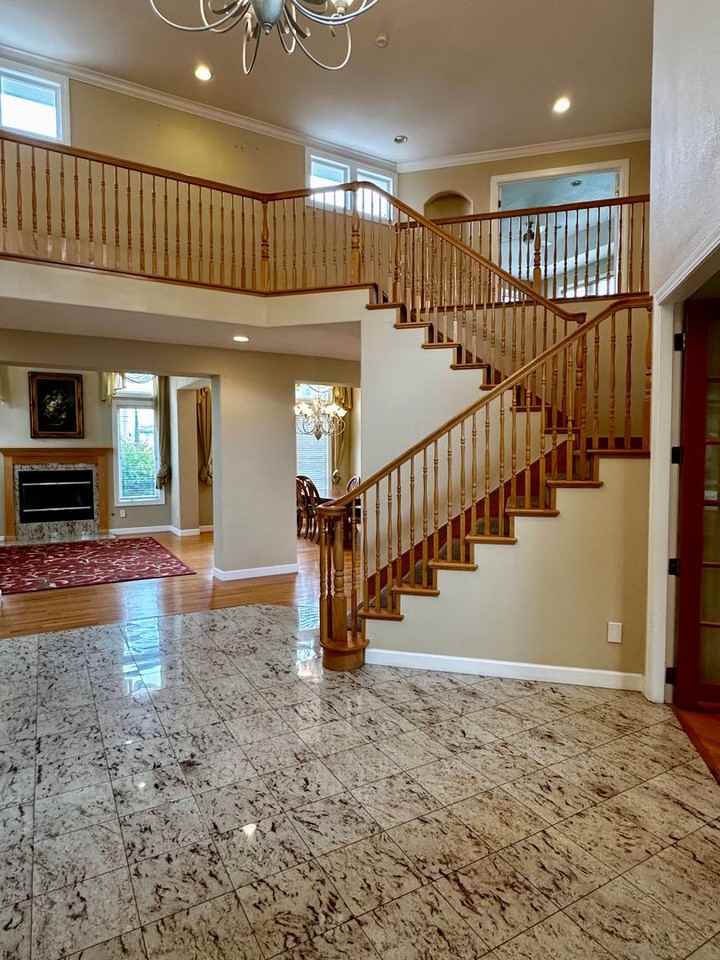 1095 Barnes Ct - Photo 3 of 31