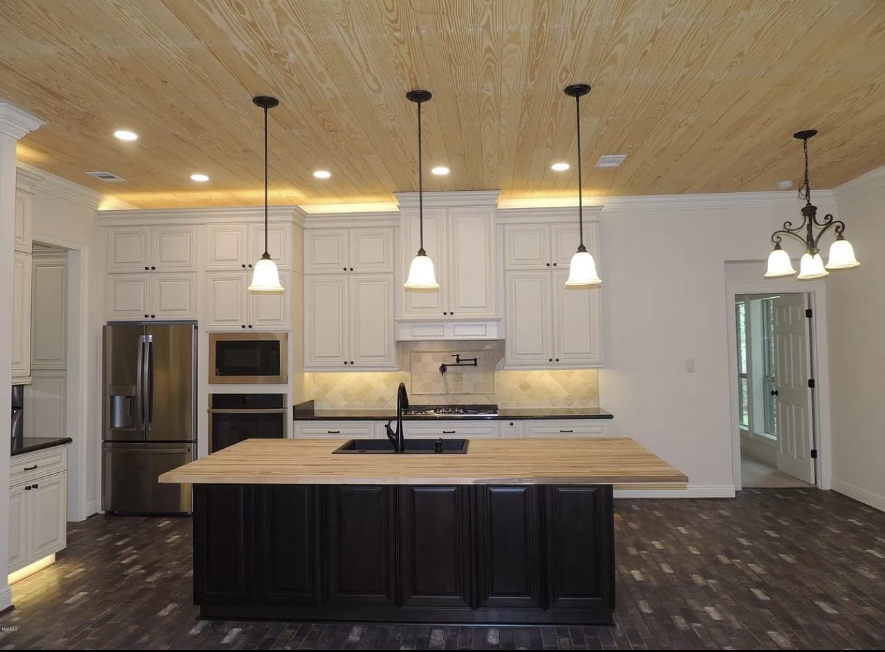 5588 Diamondhead Dr E #NA - Photo 2 of 20