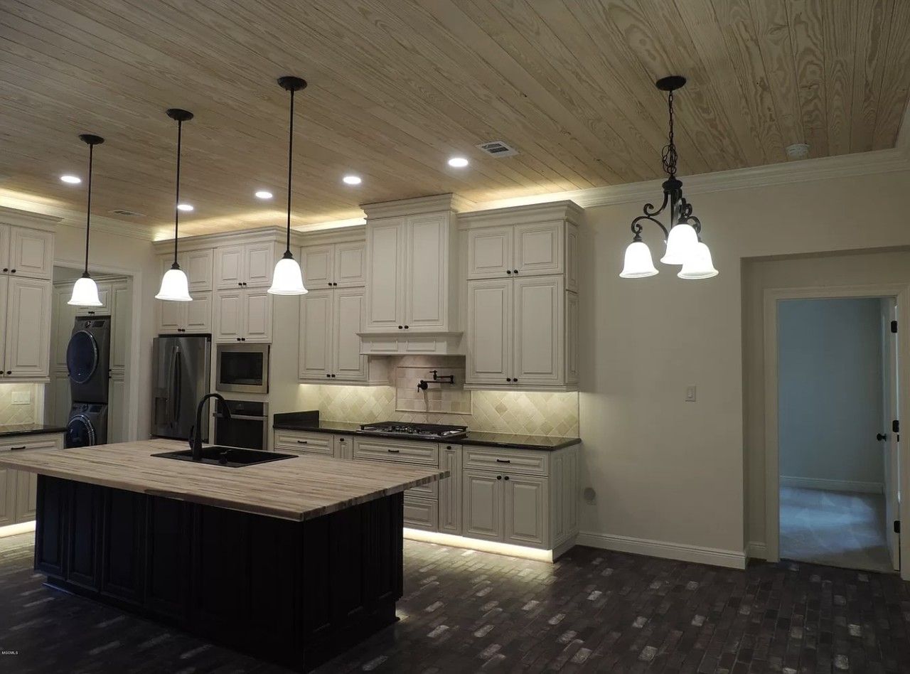 5588 Diamondhead Dr E #NA - Photo 3 of 20