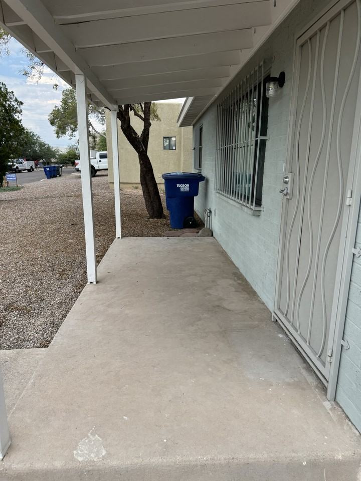 1410 E Elm St #NA - Photo 3 of 37